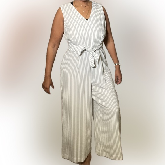 Calvin Klein Striped V Neck Crepe Cropped Jumpsuit Size 10 - Picture 2 of 6